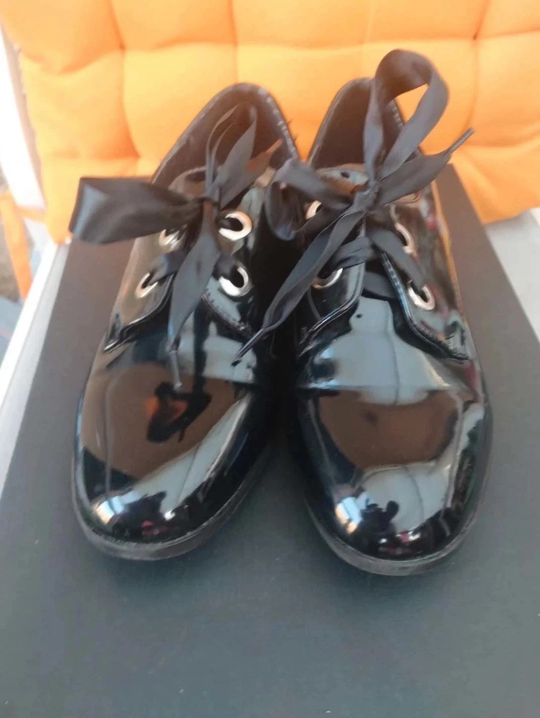 Chaussures à lacets noir laqué, Forever Folie, P38